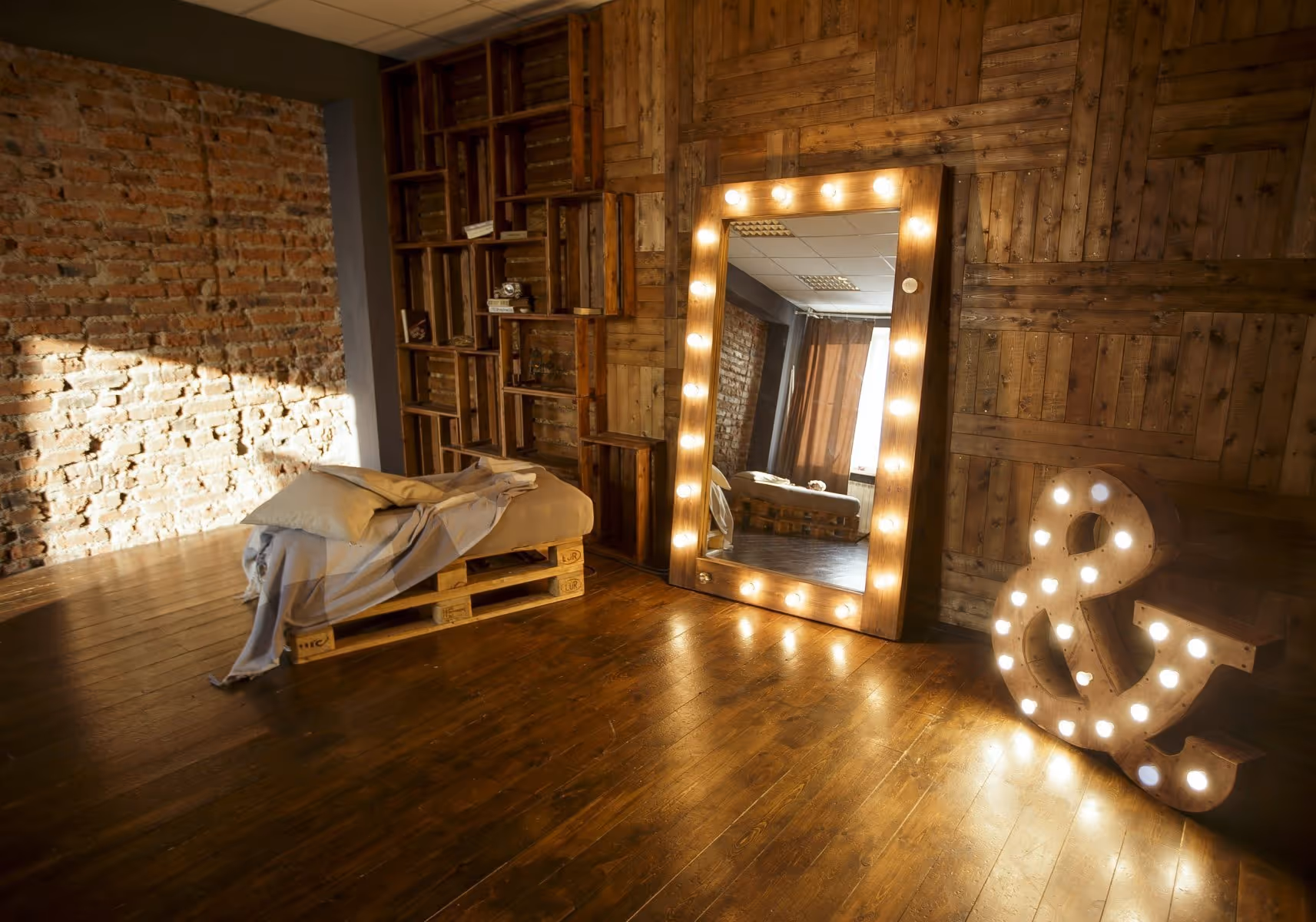 studio {$name} picture